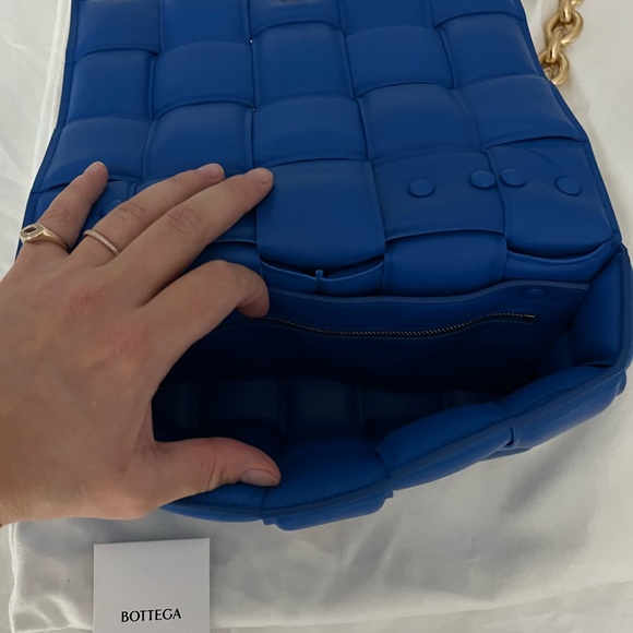 Cobalt blue Bottega Veneta Chain Cassette bag. - Picture 9 of 9